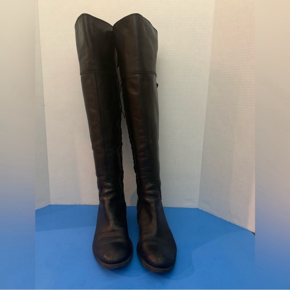 Reposhing Gorgeous USED Vince Camuto Black Boots size 8.5. Too small for me🥹 - Picture 5 of 7